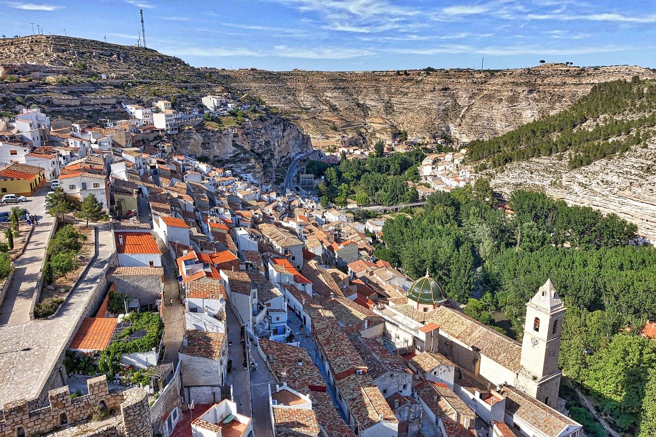 alcala del jucar, hillside, village